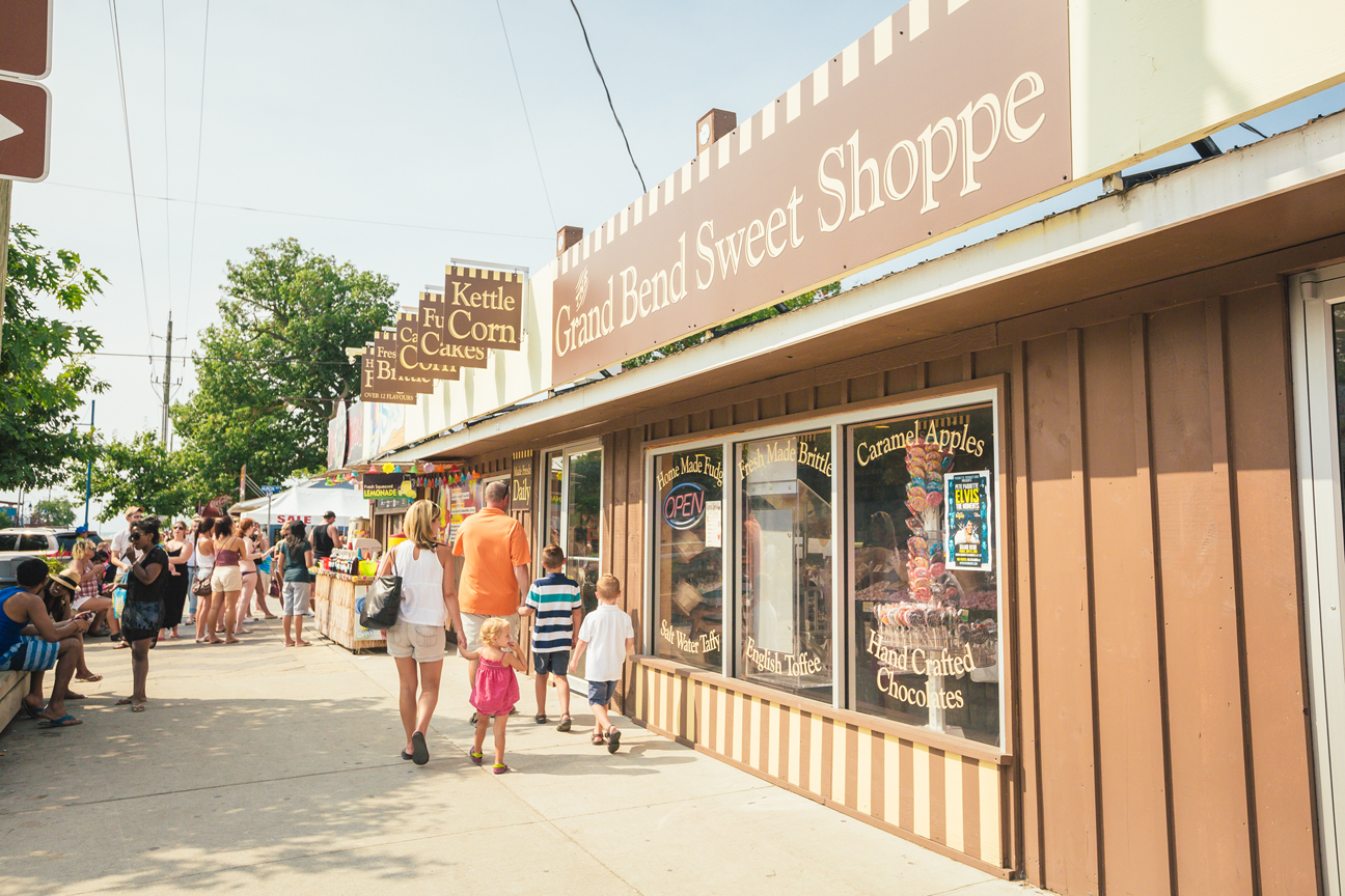 SHOPS & BOUTIQUES Ontario's Blue Coast